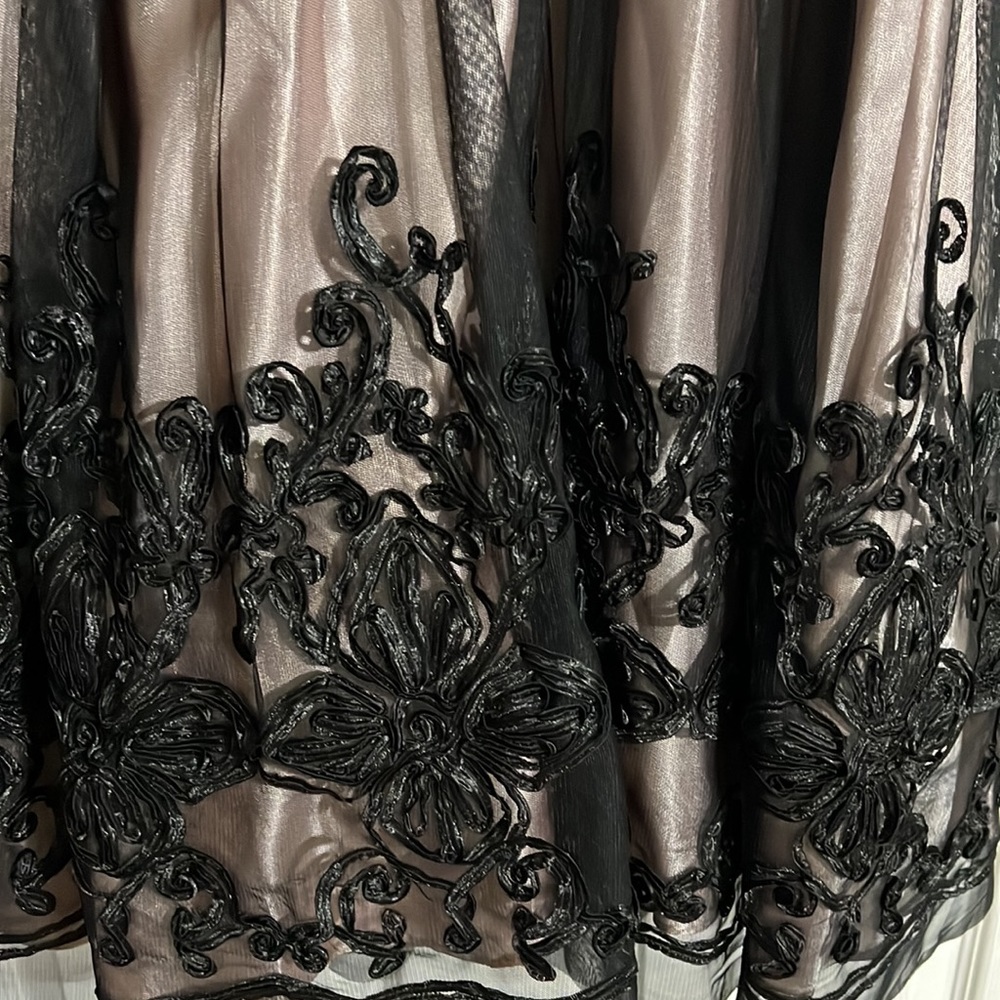 **Sold** Women’s Special Occasion Party Dress
